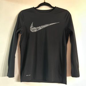 Boys Nike Dri-Fit Long Sleeve Athletic Tee Size Large EUC